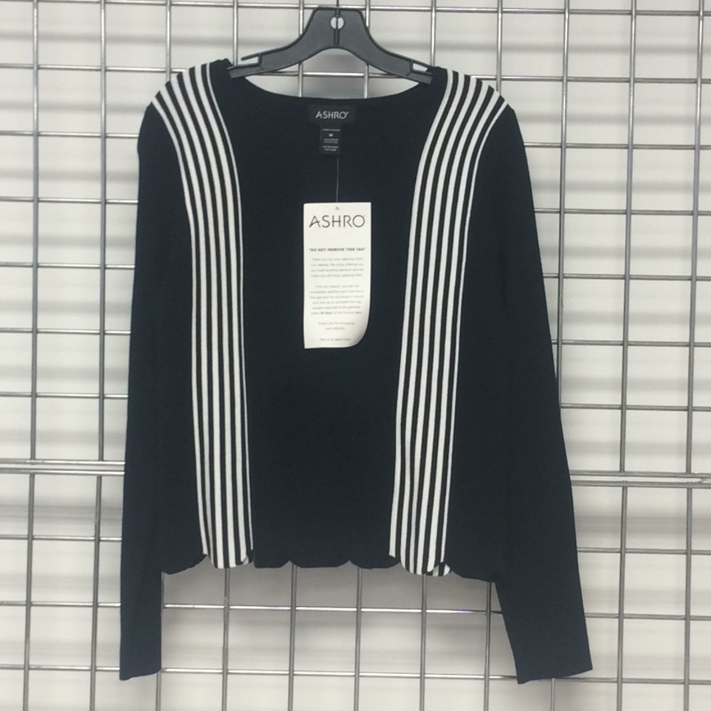 Beautiful sweater w stripes on sides